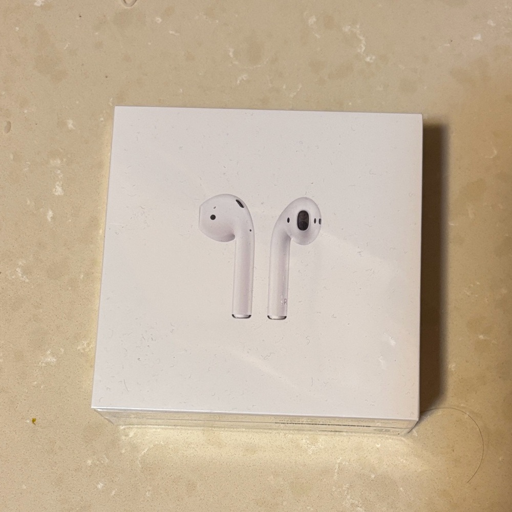 Apple AirPods in Classic White